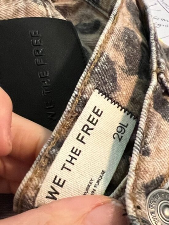 29 LONG We The Free People Good Luck Printed Barrel Jeans Cheetah Leopard Animal - Picture 13 of 13